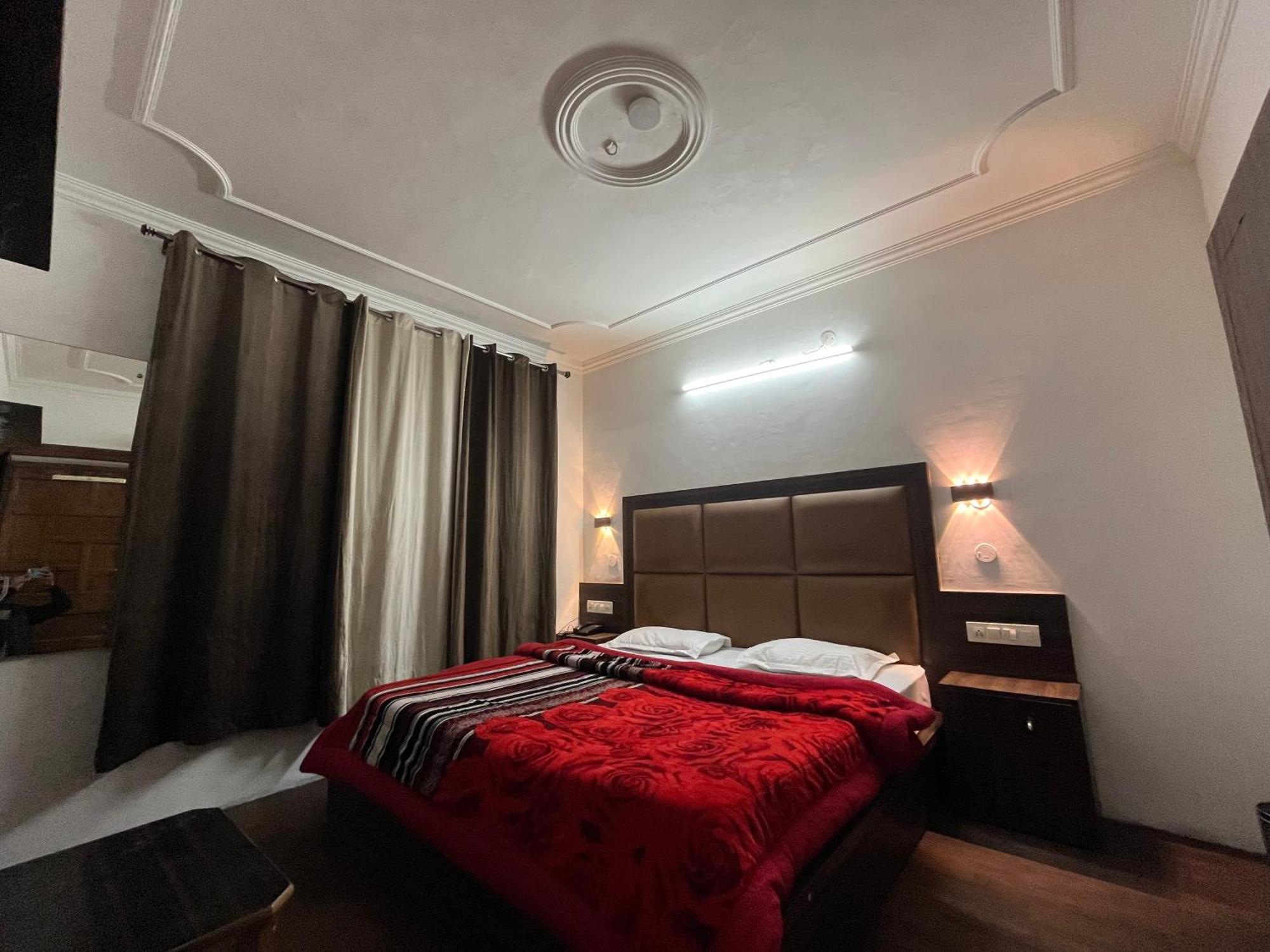 Hotel Premier Mall Road Manali المظهر الخارجي الصورة
